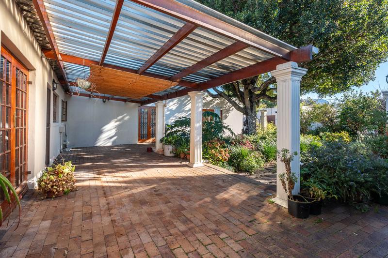 To Let 4 Bedroom Property for Rent in Bergvliet Western Cape